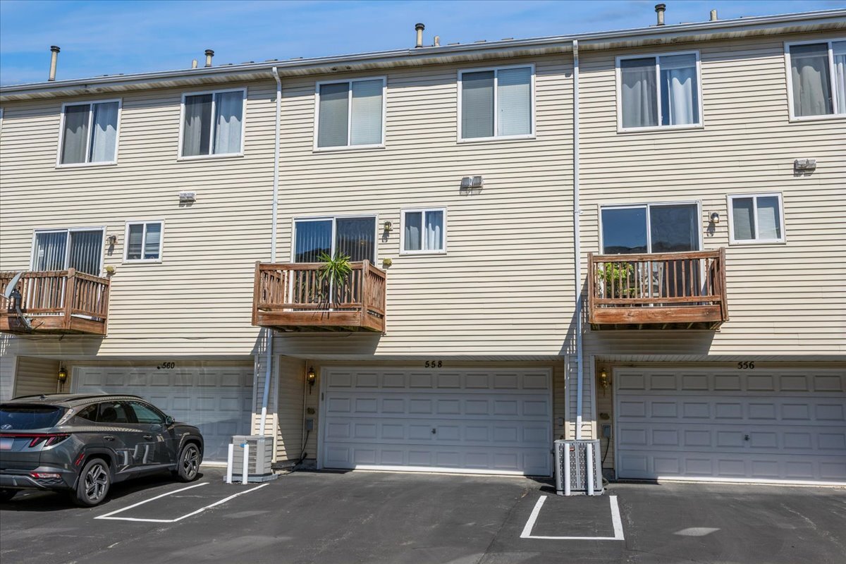 558 Lincoln Station Drive, Unit 558 Oswego, IL 60543 - Photo 18 of 18