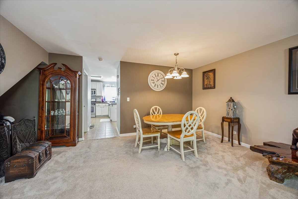 558 Lincoln Station Drive, Unit 558 Oswego, IL 60543 - Photo 3 of 18
