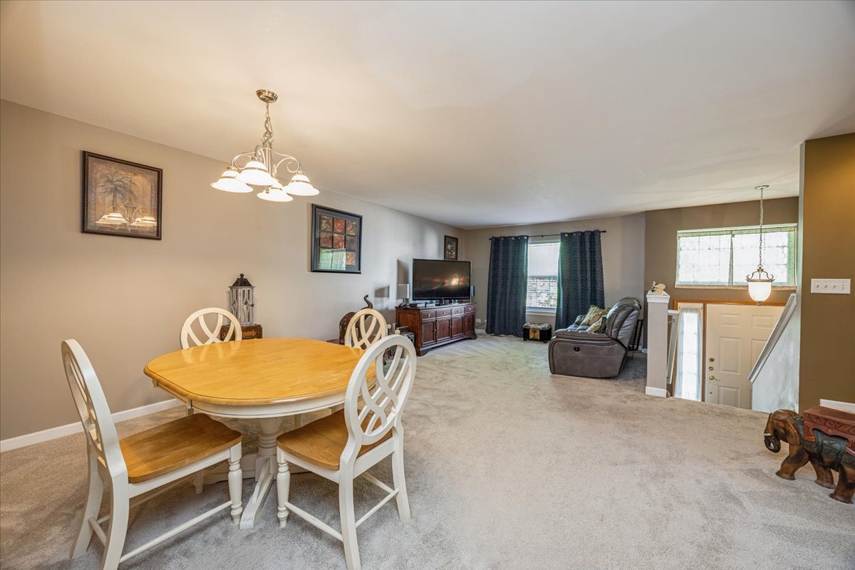 558 Lincoln Station Drive, Unit 558 Oswego, IL 60543 - Photo 4 of 18