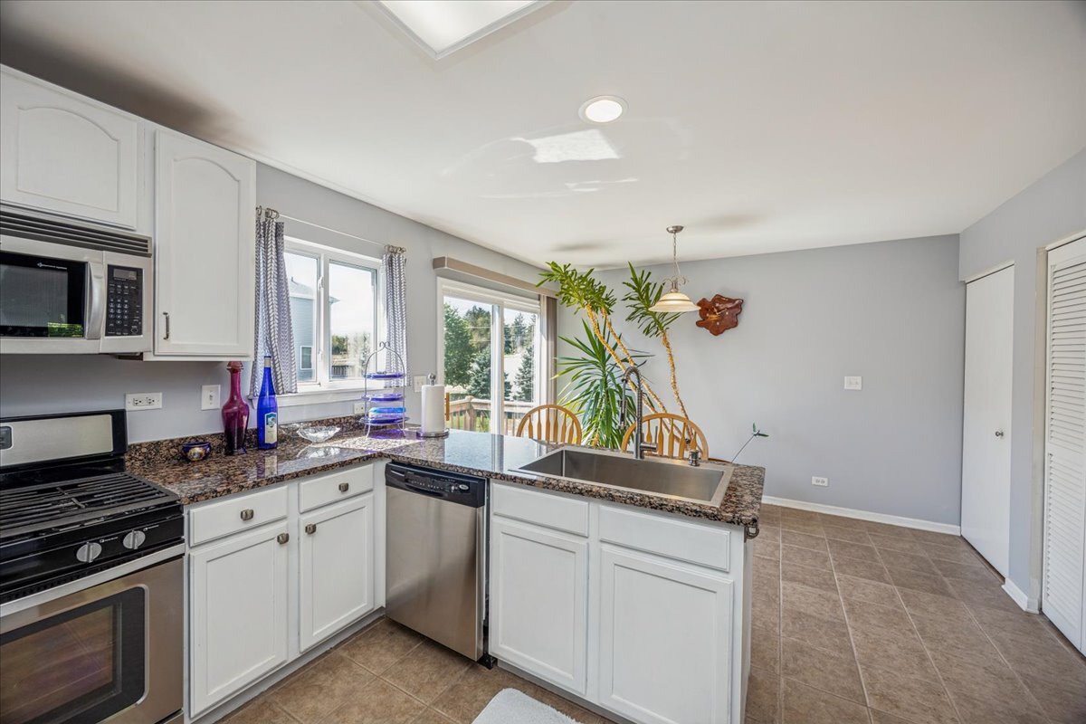 558 Lincoln Station Drive, Unit 558 Oswego, IL 60543 - Photo 6 of 18