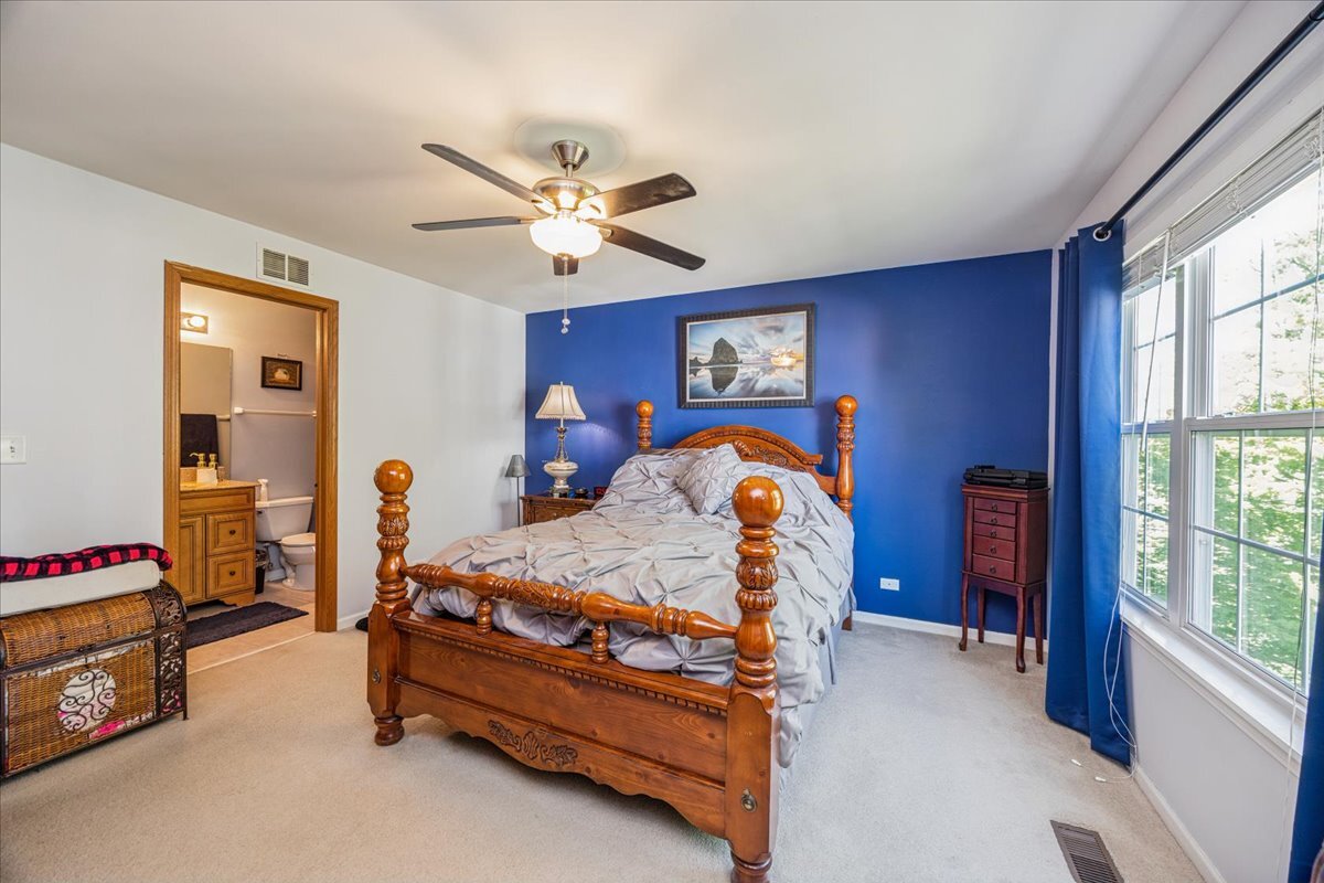 558 Lincoln Station Drive, Unit 558 Oswego, IL 60543 - Photo 10 of 18