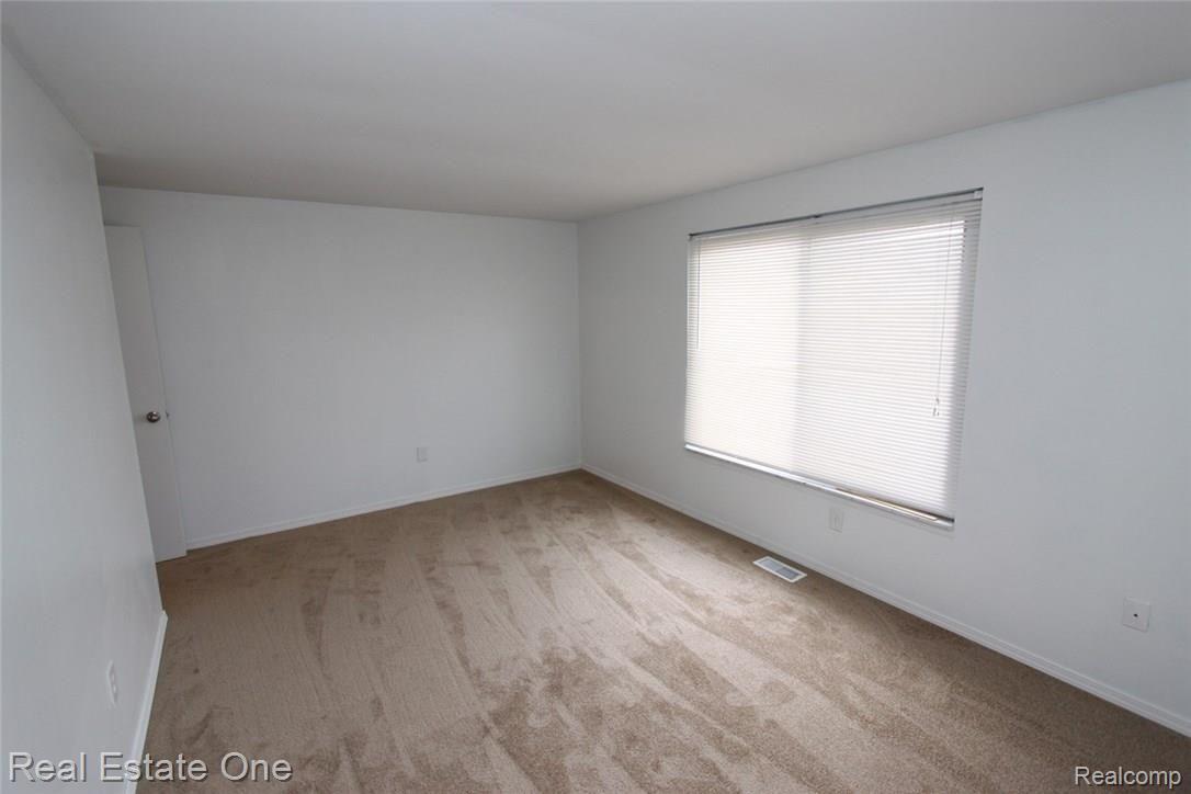 3856 Raintree Drive Troy, MI 48083 - Photo 15 of 21 r9.jpg