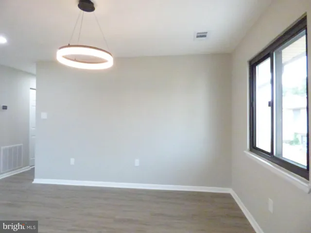 $299,500 | 8420 Huerta Court, Unit 162, Alexandria, VA 22309