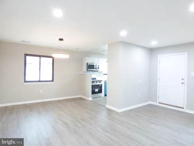 $299,500 | 8420 Huerta Court, Unit 162, Alexandria, VA 22309