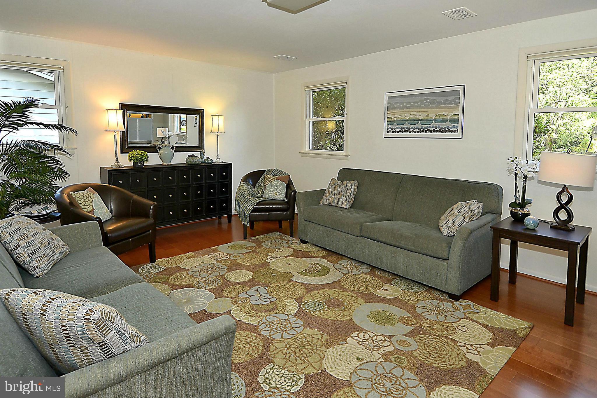 10104 Kohler Road Silver Spring, MD 20902 - Photo 16 of 30 LARGE SIZE DAYLIGHT FAMILY ROOM