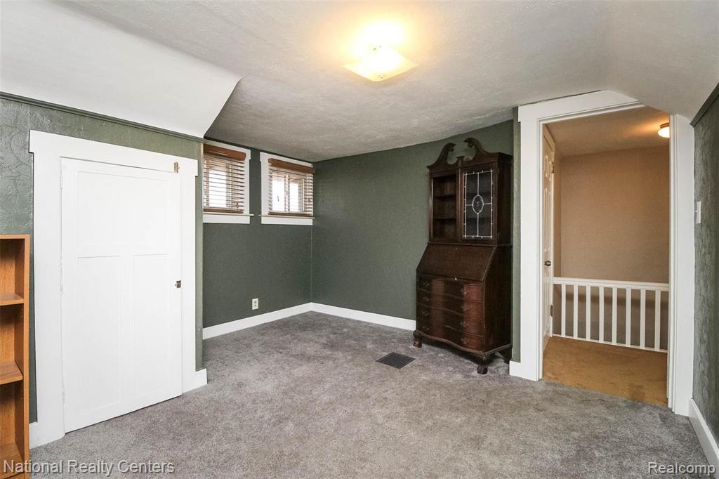 6 Kensington Boulevard Pleasant Ridge, MI 48069 - Photo 21 of 46