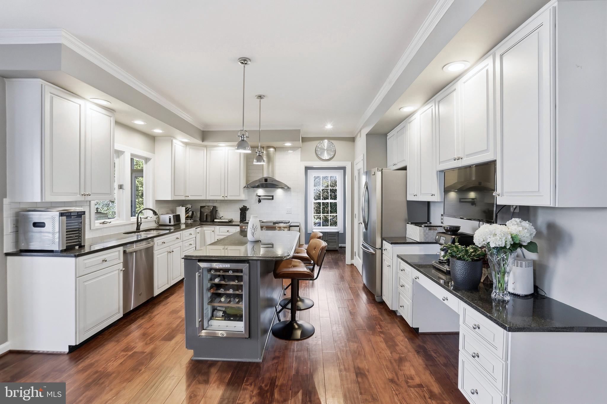 1235 Tottenham Court Reston, VA 20194 - Photo 8 of 53