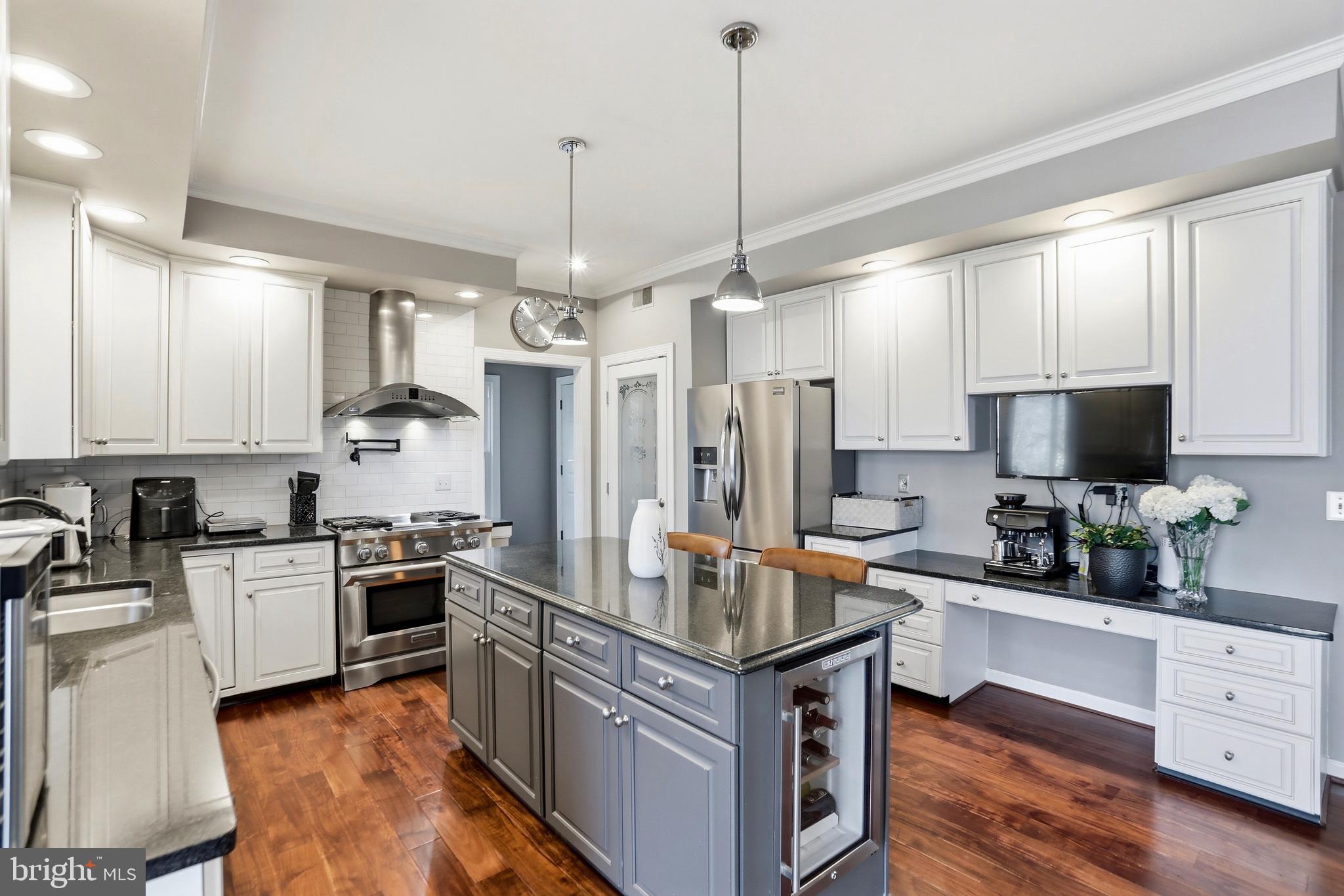 1235 Tottenham Court Reston, VA 20194 - Photo 9 of 53