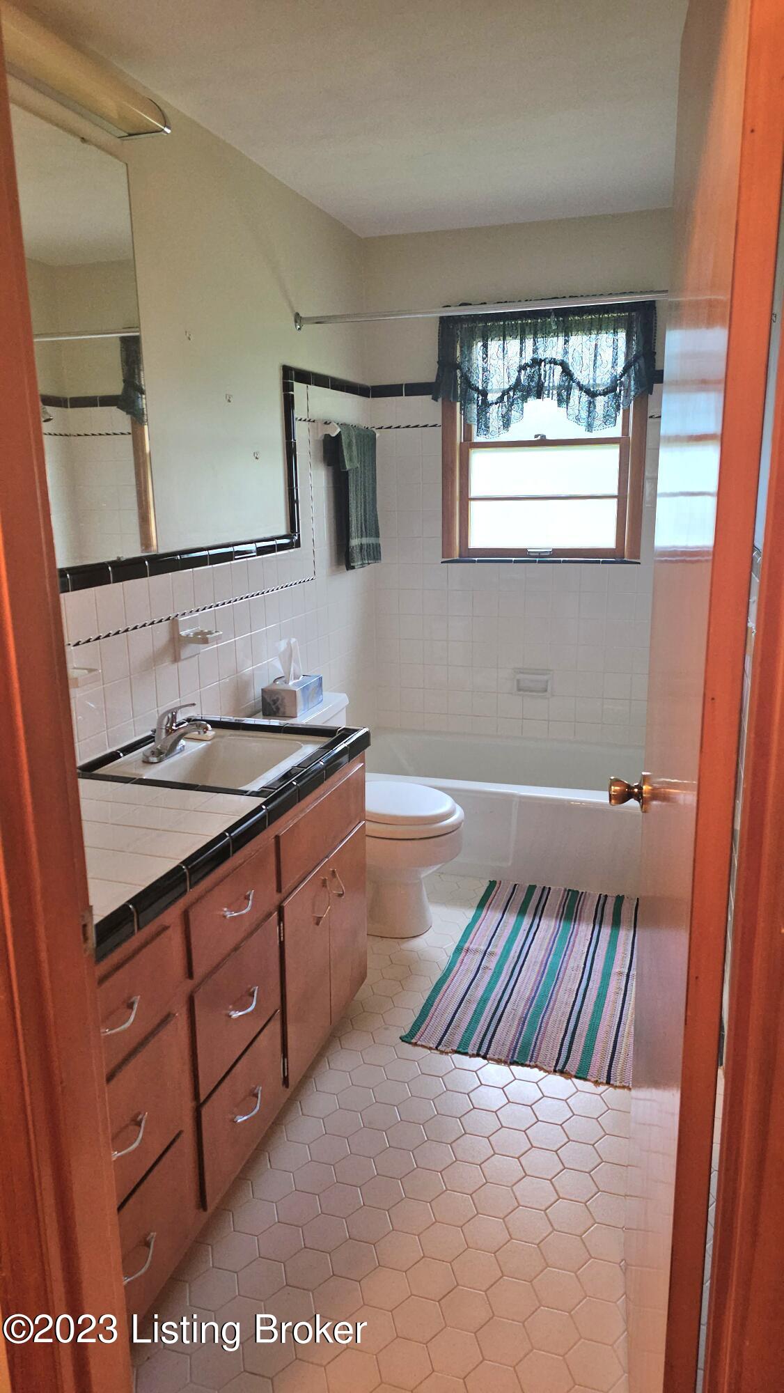 4133 Dover Road Louisville, KY 40216 - Photo 19 of 44 20230826_163941