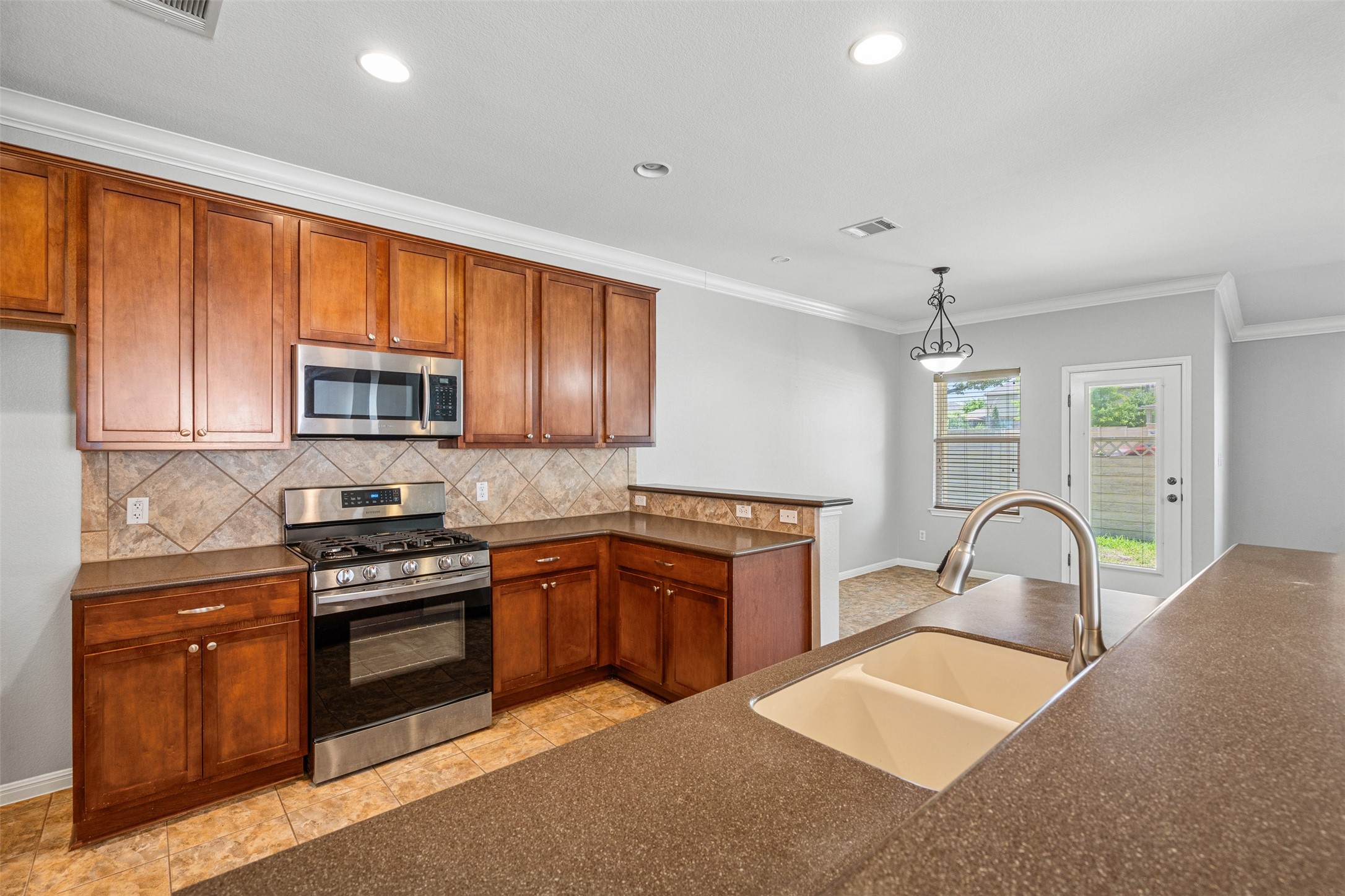 2505 Rusk Court Round Rock, TX 78665 - Photo 4 of 40