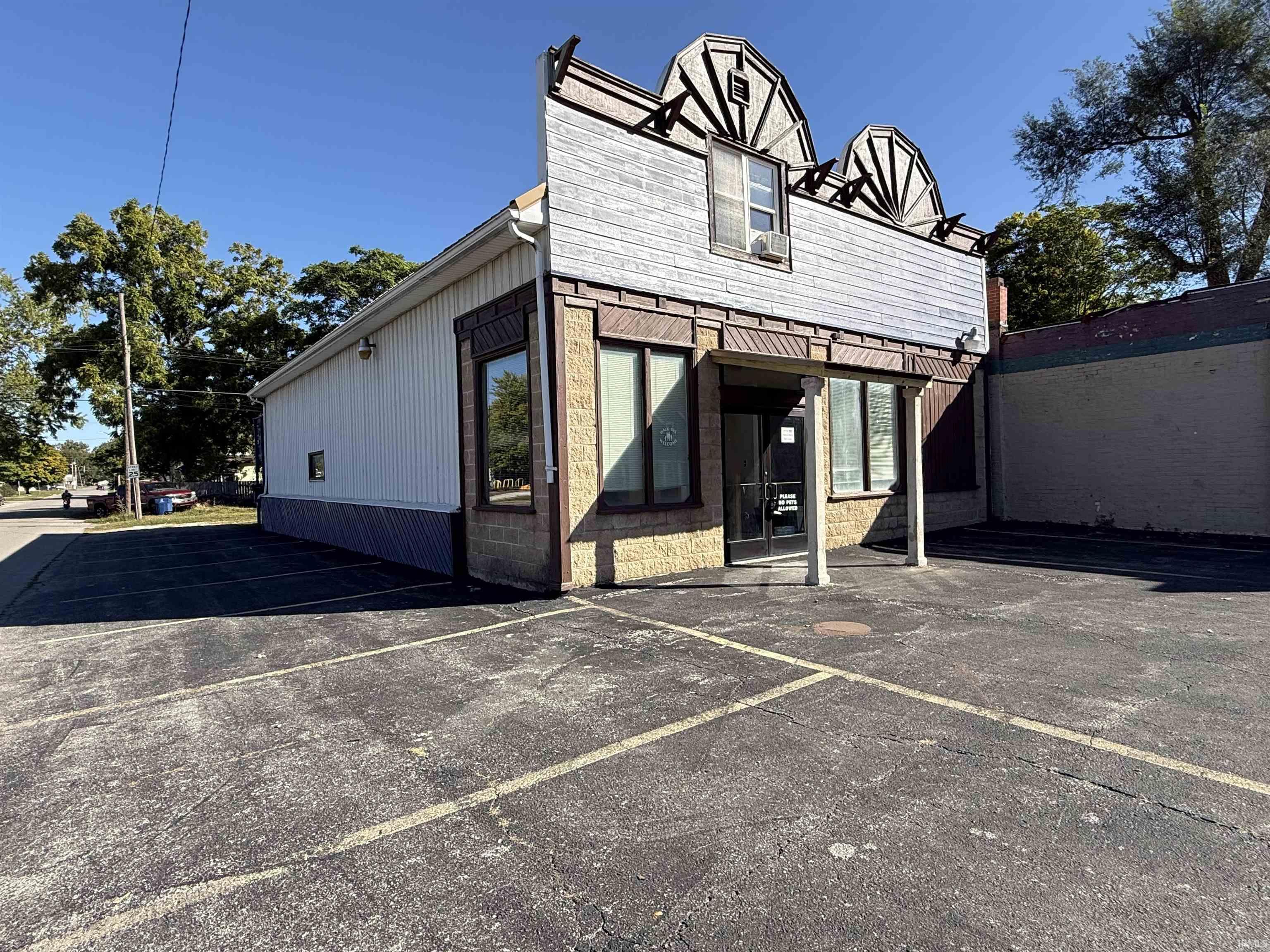 1534 West 2nd Street Marion, IN 46952 - Photo 2 of 16