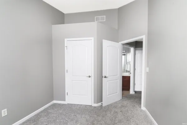 $214,900 | 1250 West Adams Hill Circle, Unit 402, Bloomington, IN 47403