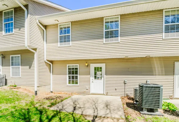 $214,900 | 1250 West Adams Hill Circle, Unit 402, Bloomington, IN 47403