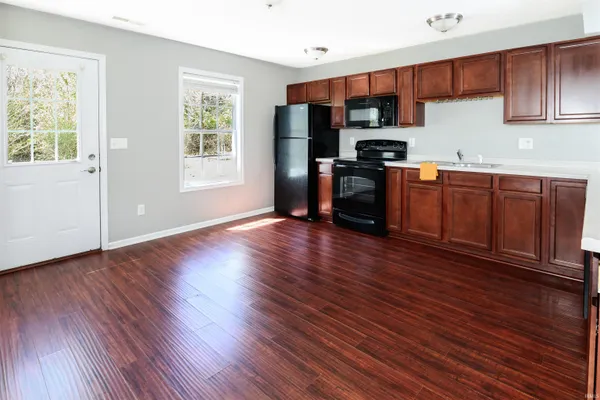 $214,900 | 1250 West Adams Hill Circle, Unit 402, Bloomington, IN 47403