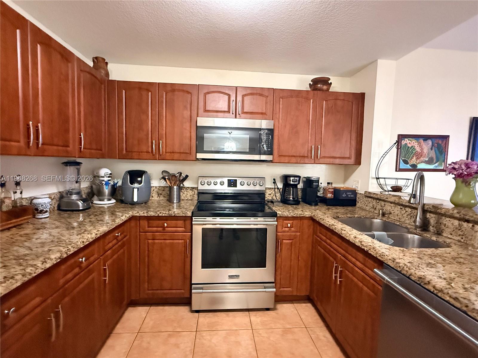 25107 Southwest 124th Court Homestead, FL 33032 - Photo 10 of 50