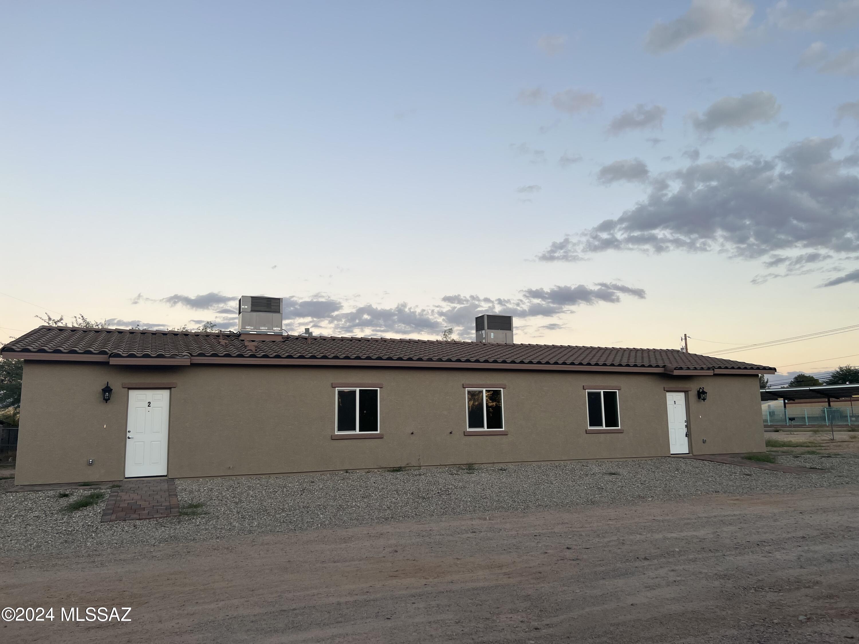 834 West Roger Road Tucson, AZ 85705 - Photo 1 of 35
