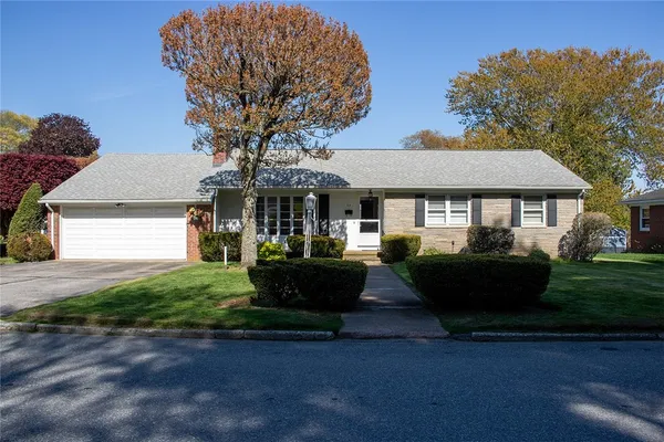 $525,000 | 23 Di Ponte Drive, Johnston, RI 02919