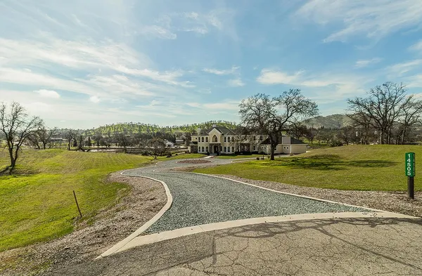 $1,099,000 | 14505 Blue Drake Lane, Prather, CA 93651