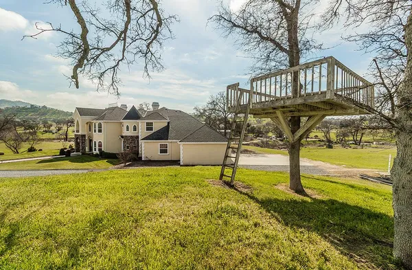 $1,099,000 | 14505 Blue Drake Lane, Prather, CA 93651