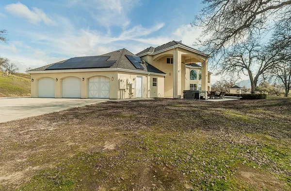 $1,099,000 | 14505 Blue Drake Lane, Prather, CA 93651