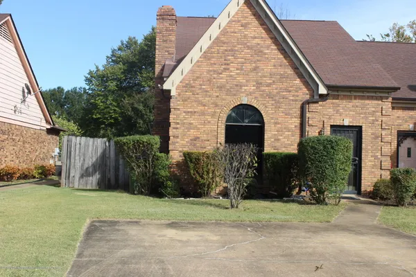 $1,850 | 7090 Greenbriar Drive, Southaven, MS 38671