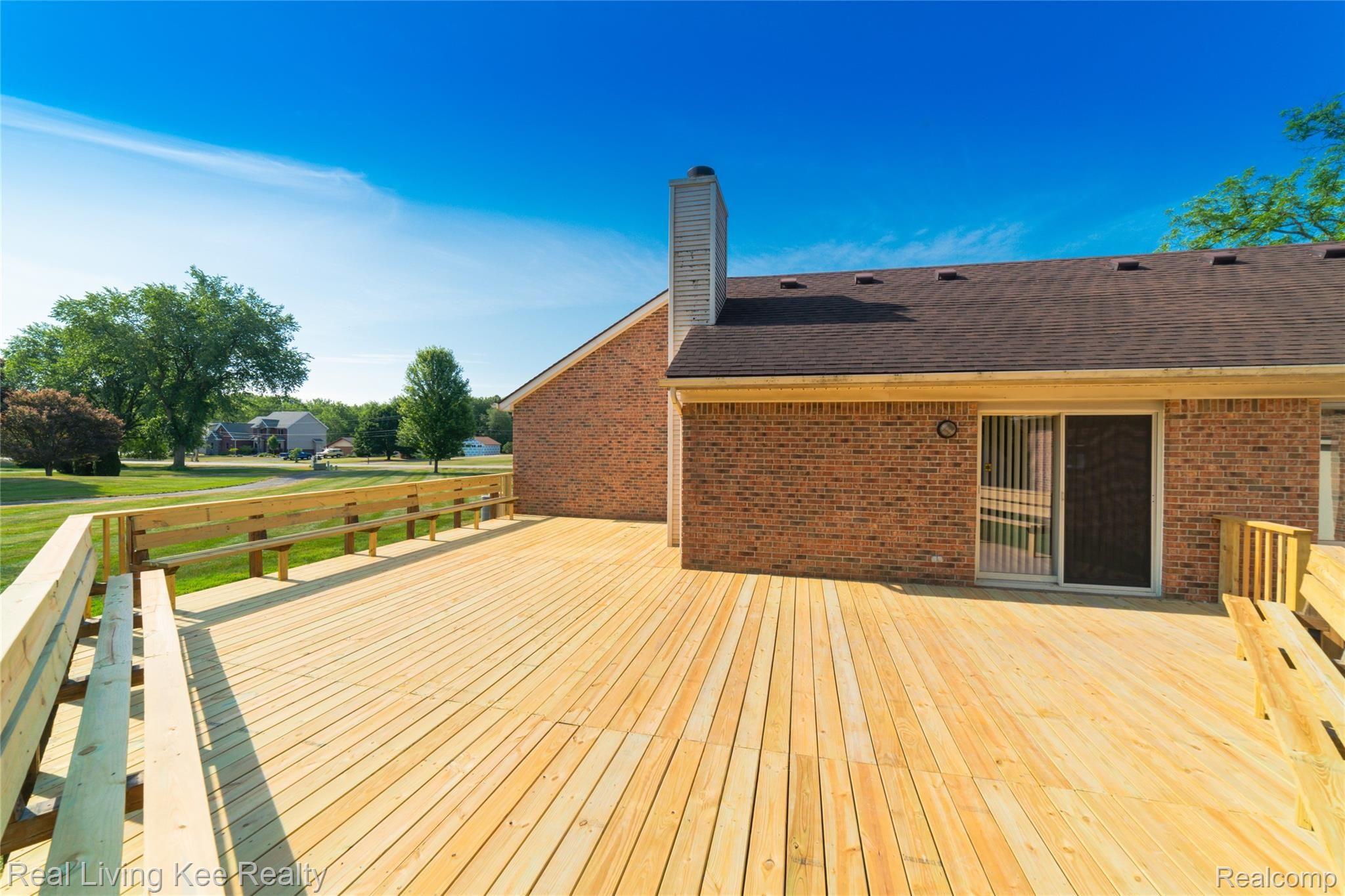 1242 Ruby Avenue Rochester, MI 48309 - Photo 32 of 35 Lot's of built in seating