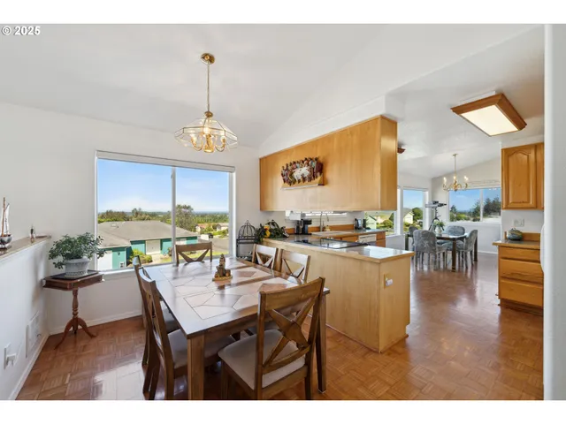 $750,000 | 805 Lisa Place, Coos Bay, OR 97420