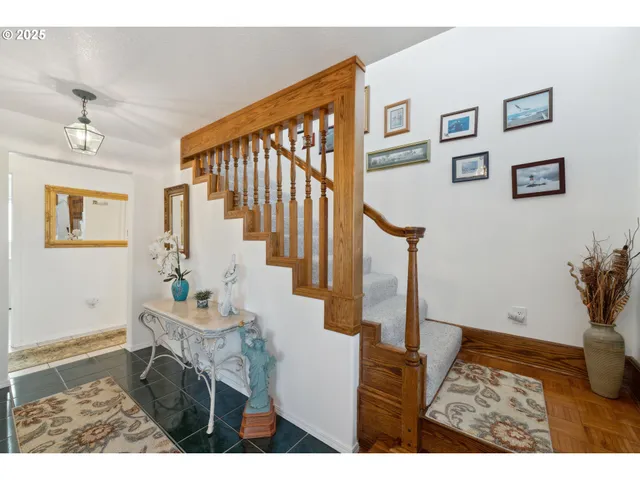 $750,000 | 805 Lisa Place, Coos Bay, OR 97420