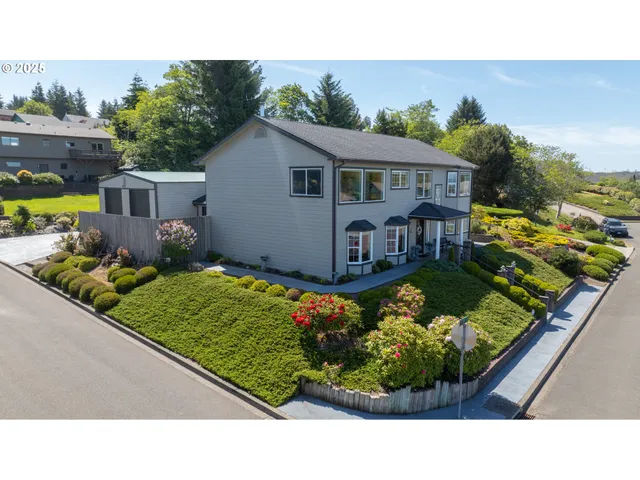 $750,000 | 805 Lisa Place, Coos Bay, OR 97420