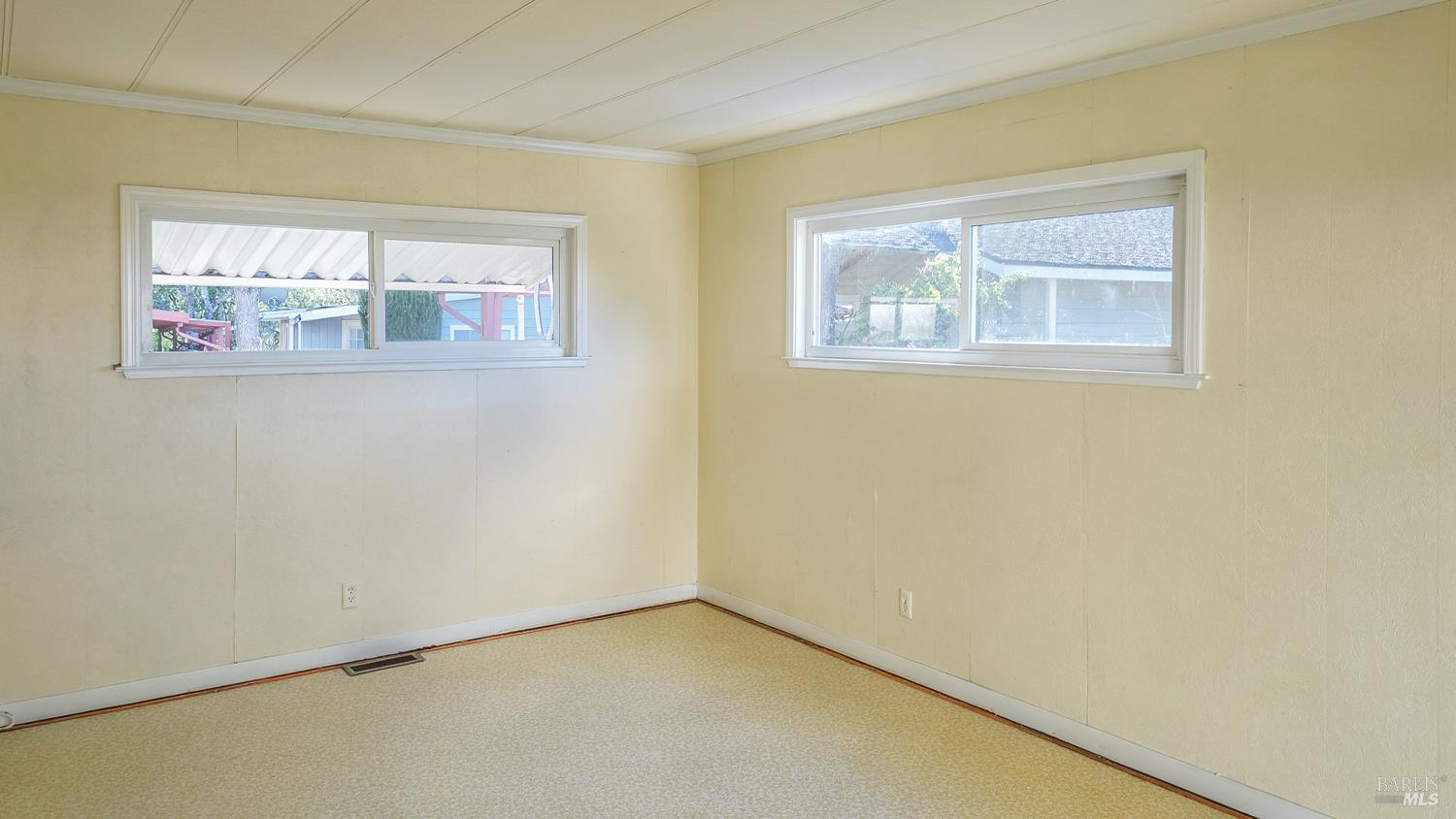 2412 Foothill Boulevard, Unit 63 Calistoga, CA 94515 - Photo 16 of 28 Main bedroom without furniture.