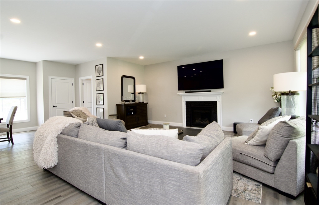 103 Oak Hollow Road Springfield, MA 01128 - Photo 2 of 42
