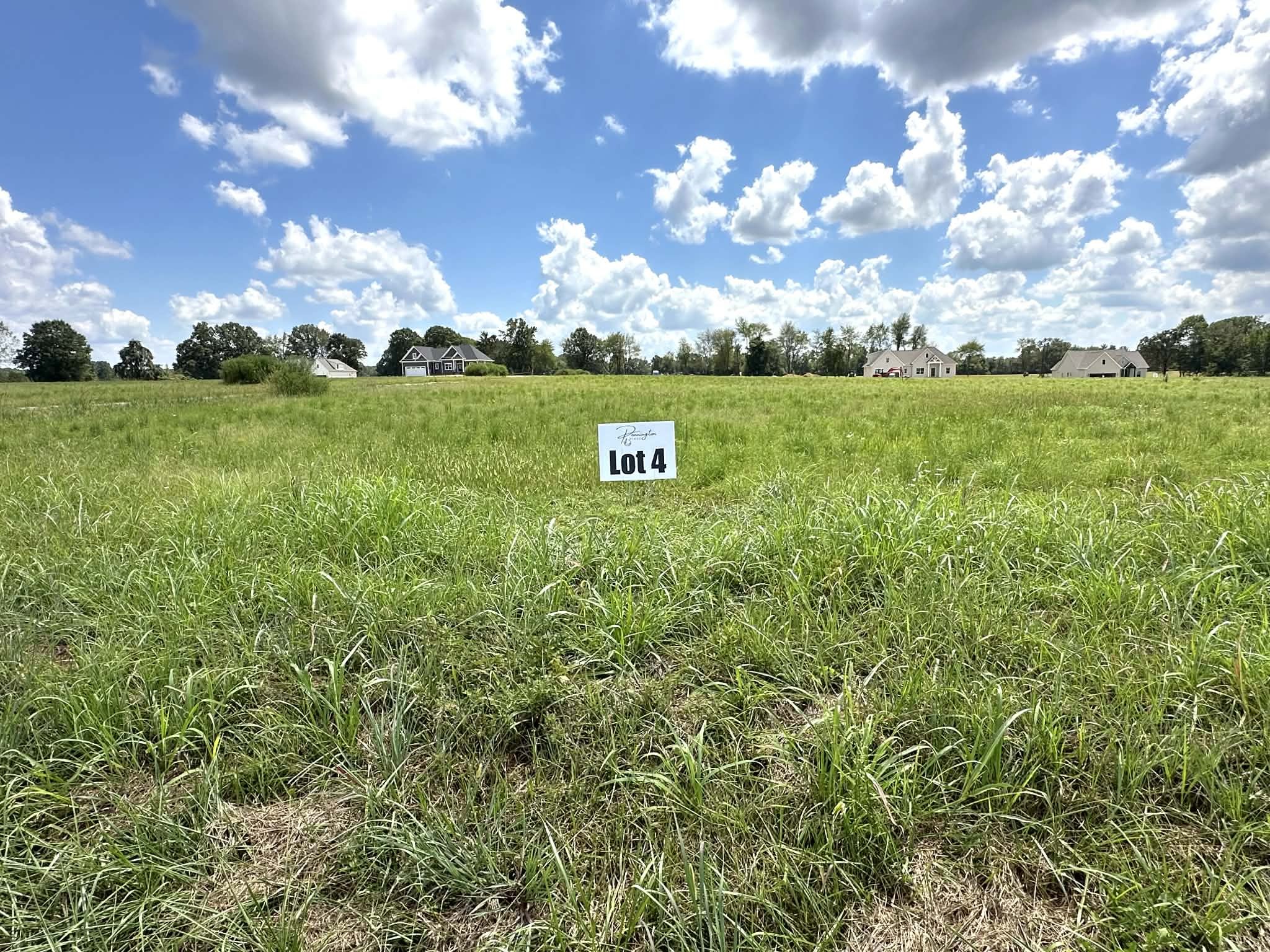 270 Dugout Road Summertown, TN 38483 - Photo 2 of 2 a view of a golf club with a backyard of the house