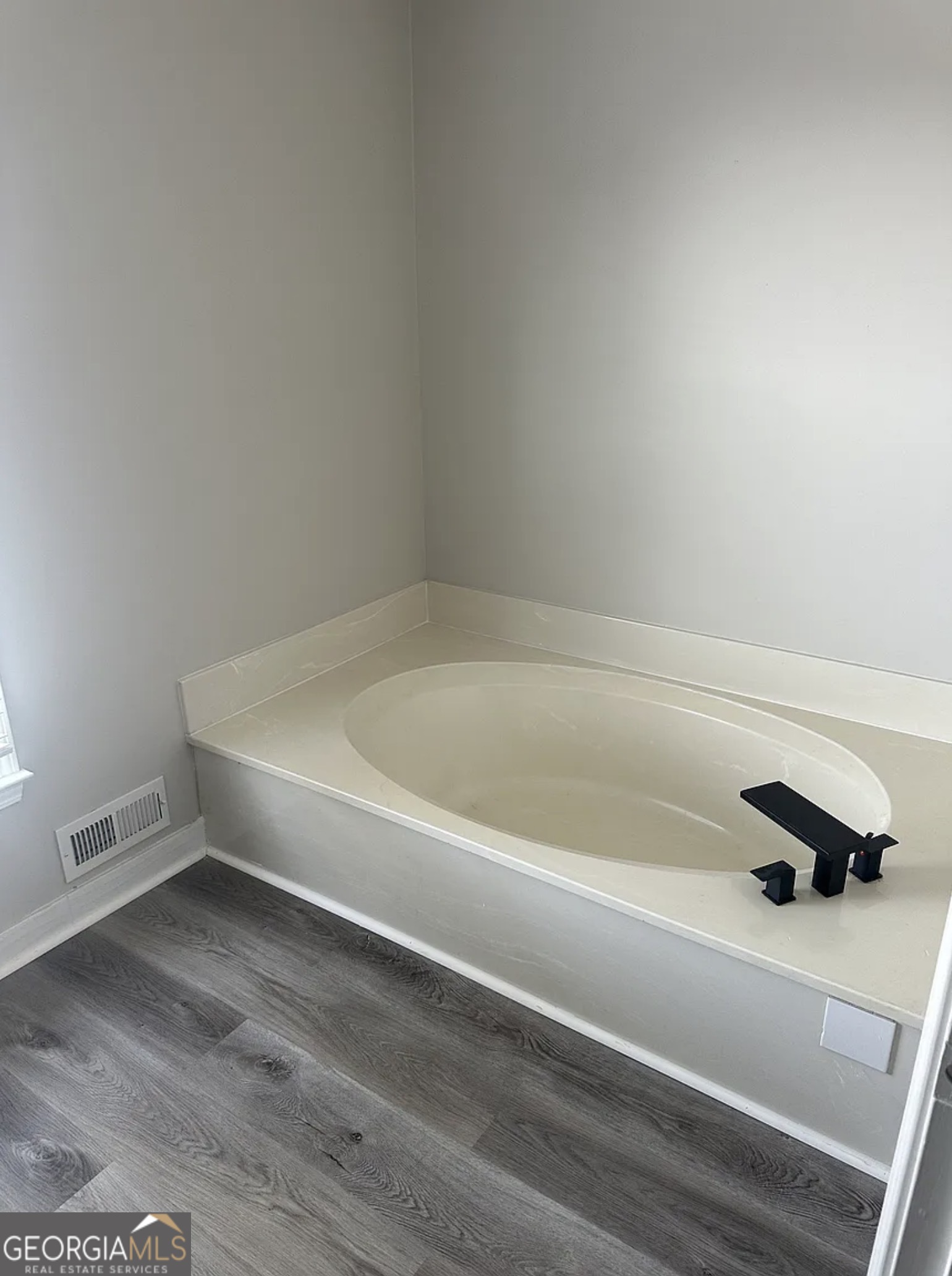 3 South Riversong Lane Alpharetta, GA 30022 - Photo 7 of 7 a white bath tub sitting next to a white sink