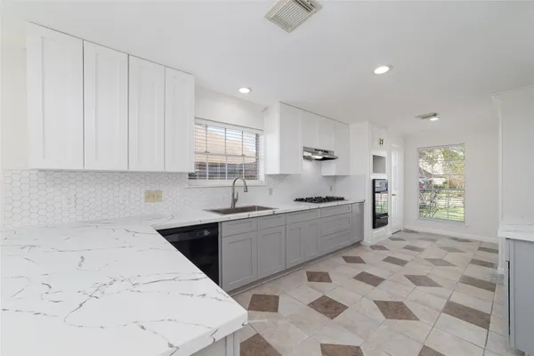 $350,000 | 1114 Bayou Bend Drive, Deer Park, TX 77536