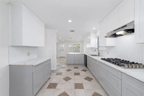 $350,000 | 1114 Bayou Bend Drive, Deer Park, TX 77536