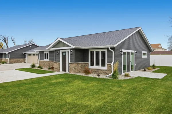 $457,900 | 2332 30th Avenue South, Fargo, ND 58103