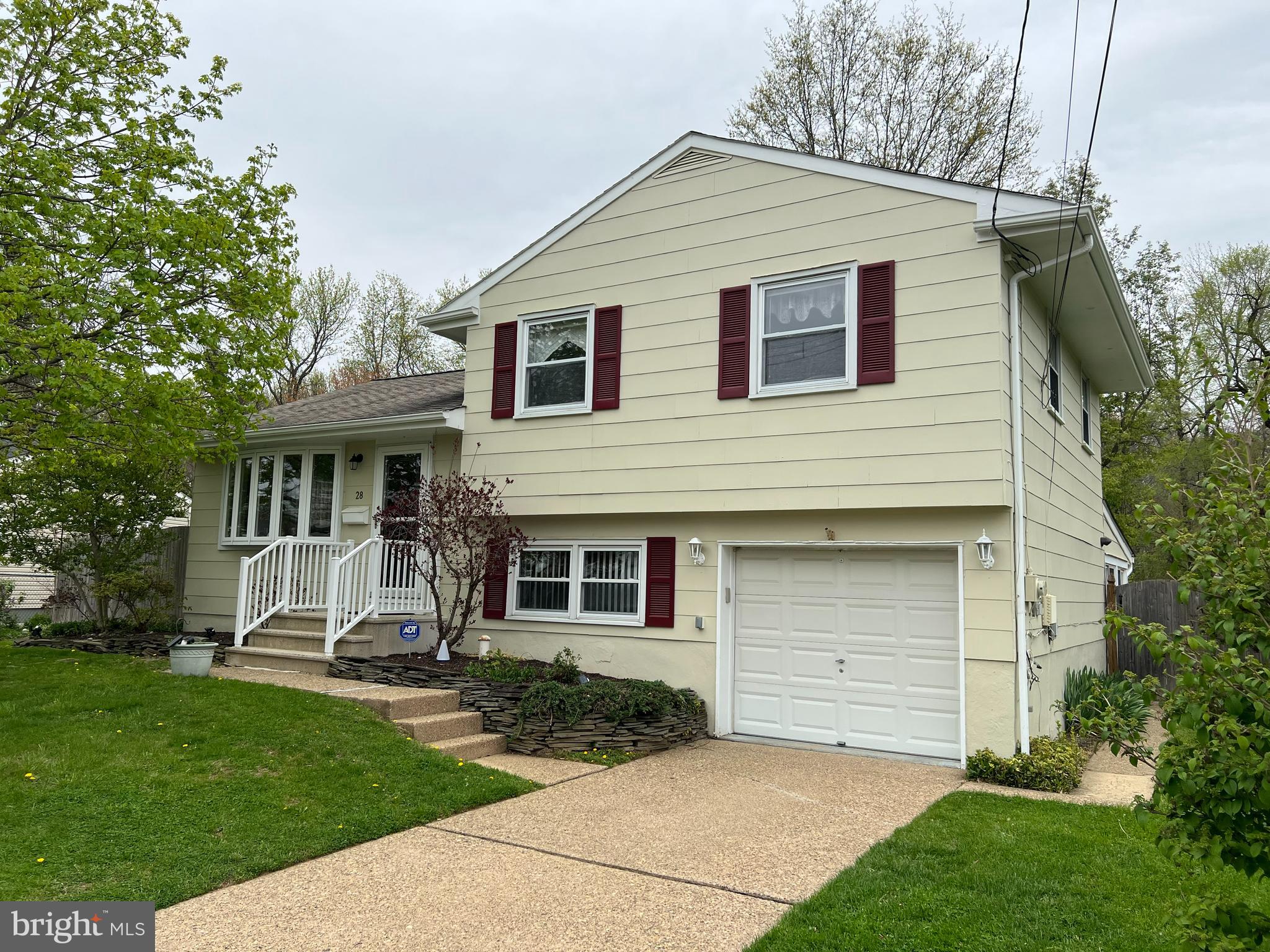 28 Sun Valley Road Hamilton, NJ 08690 - Photo 1 of 16 Front