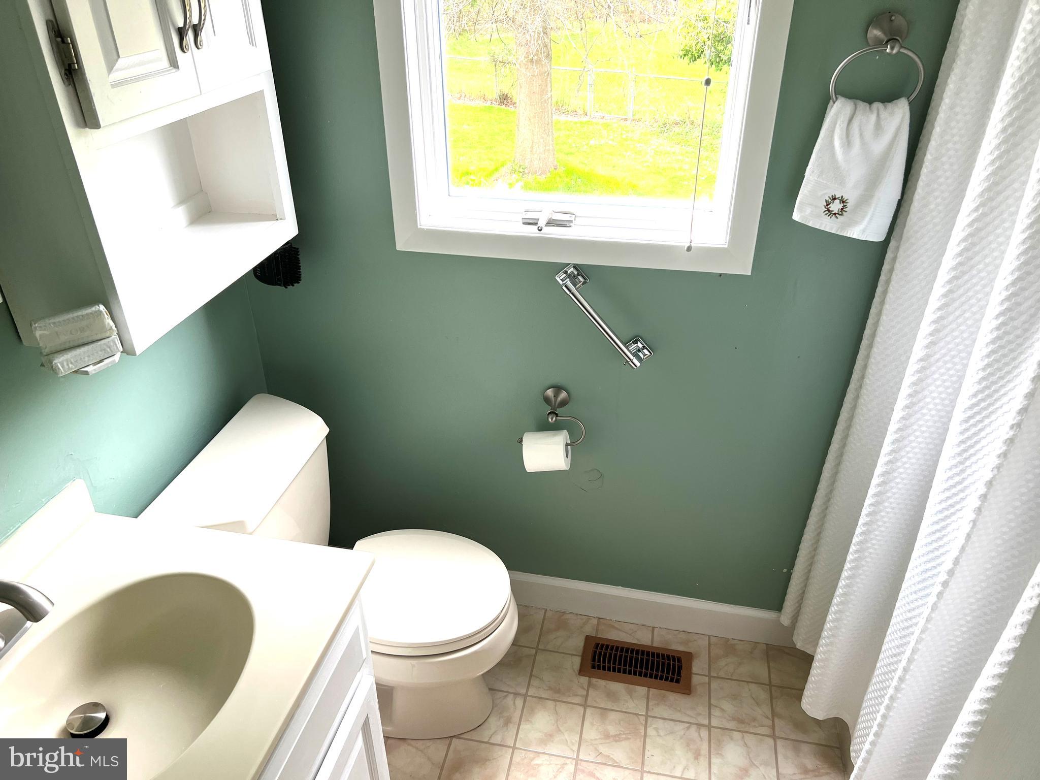 28 Sun Valley Road Hamilton, NJ 08690 - Photo 12 of 16 Bathroom