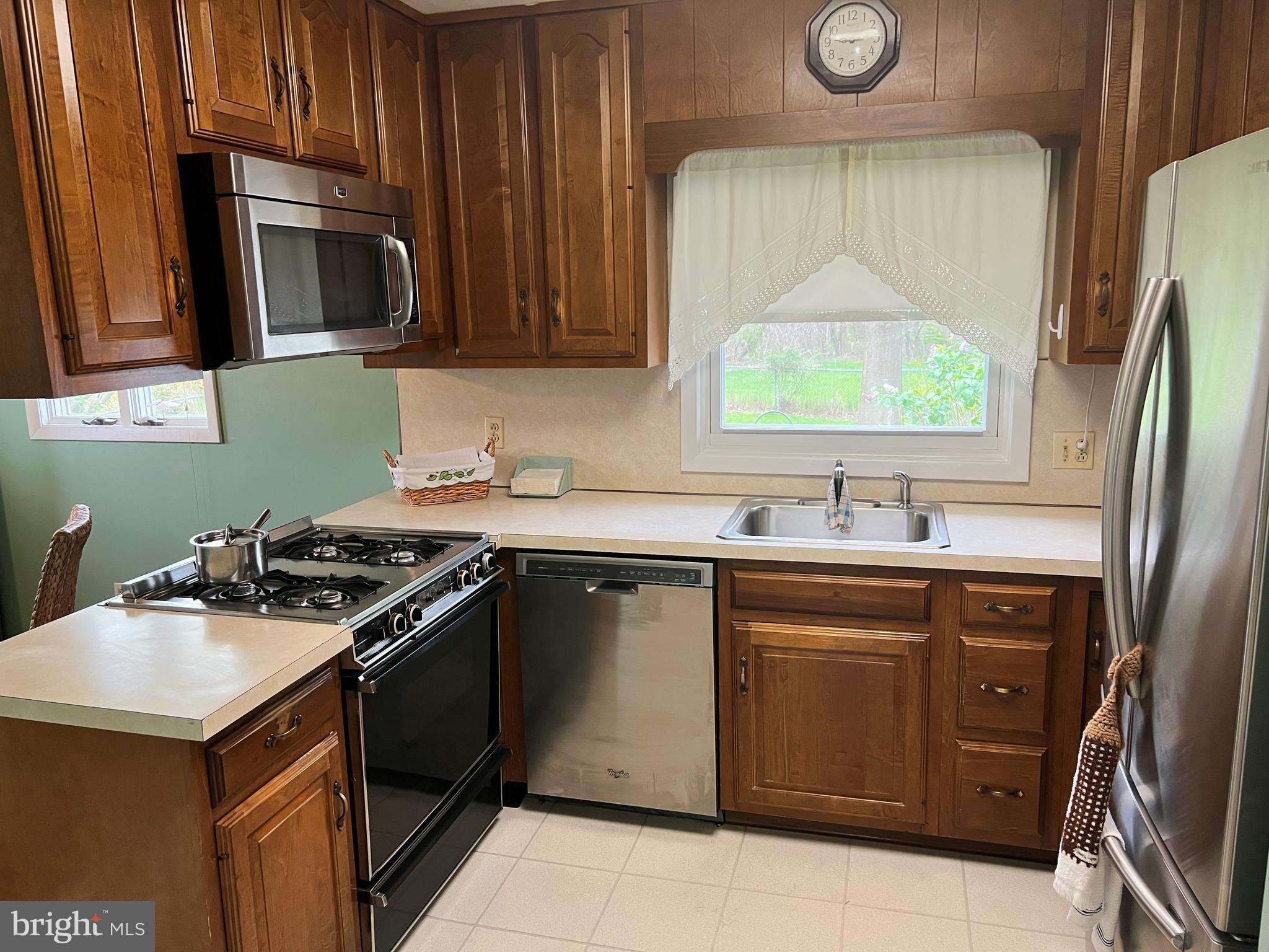 28 Sun Valley Road Hamilton, NJ 08690 - Photo 5 of 16 Kitchen