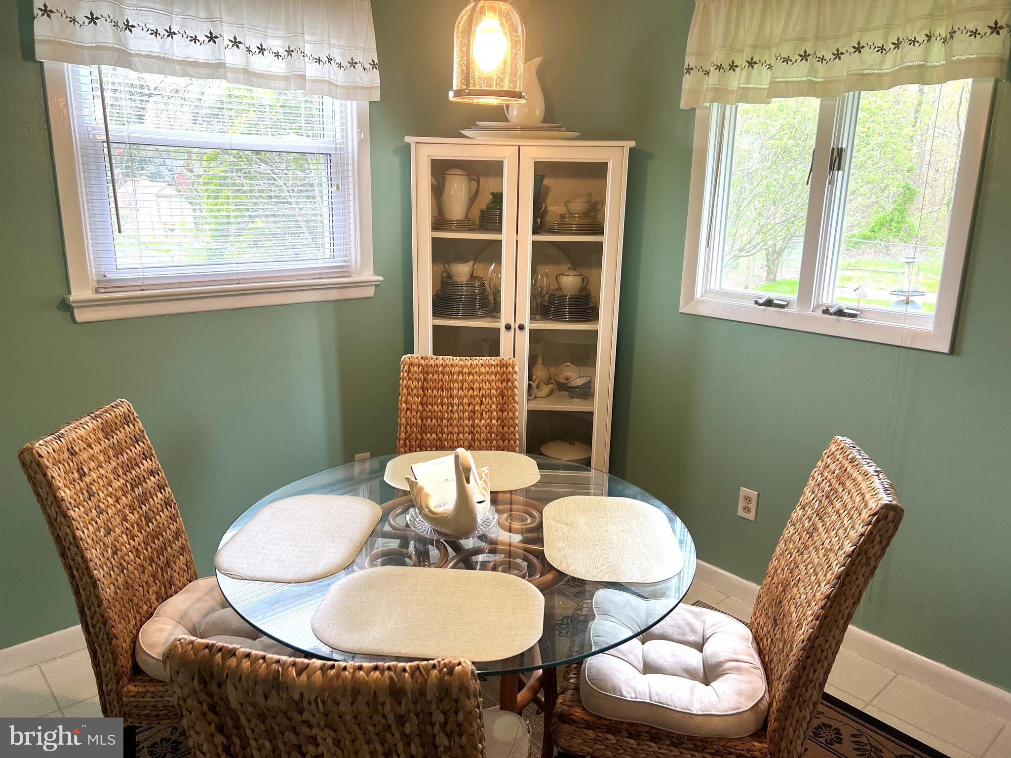 28 Sun Valley Road Hamilton, NJ 08690 - Photo 6 of 16 Breakfast Area