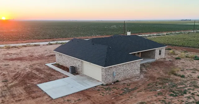 $475,000 | 4084 Hawk Road, Ropesville, TX 79358