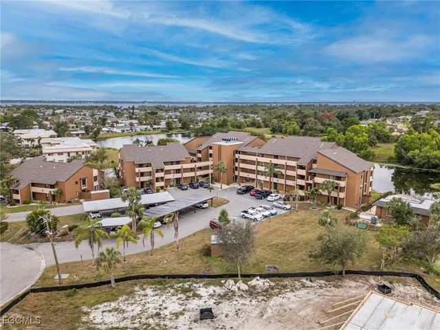 $199,990 | 2067 West Lakeview Boulevard, Unit 8, North Fort Myers, FL 33903