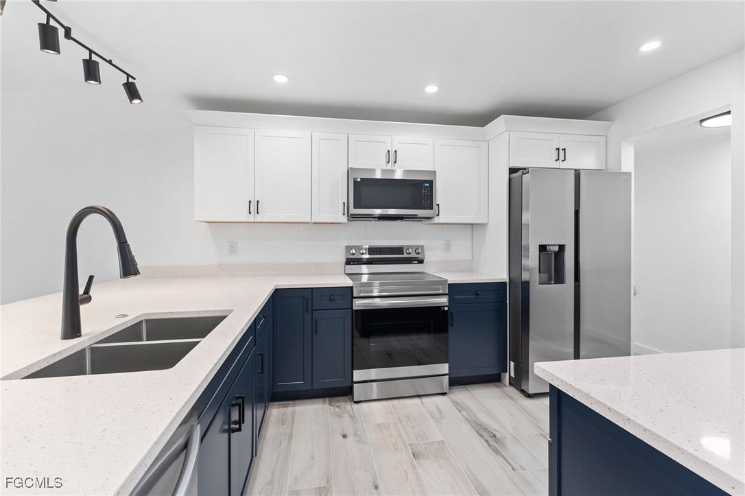 2067 West Lakeview Boulevard, Unit 8 North Fort Myers, FL 33903 - Photo 7 of 25