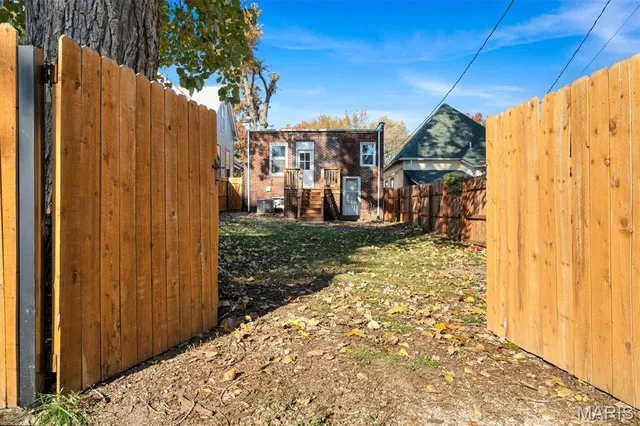 $269,900 | 6752 West Park Avenue, St. Louis, MO 63139