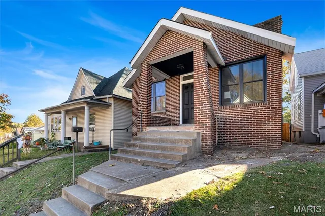 $269,900 | 6752 West Park Avenue, St. Louis, MO 63139
