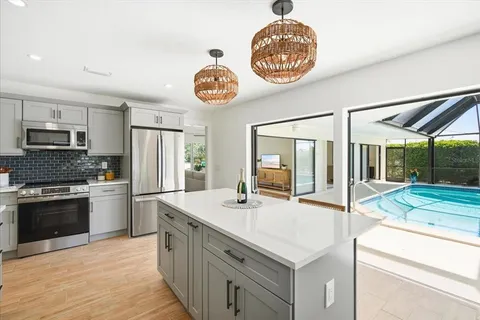 $1,735,000 | 608 Gladstone Lane, Holmes Beach, FL 34217