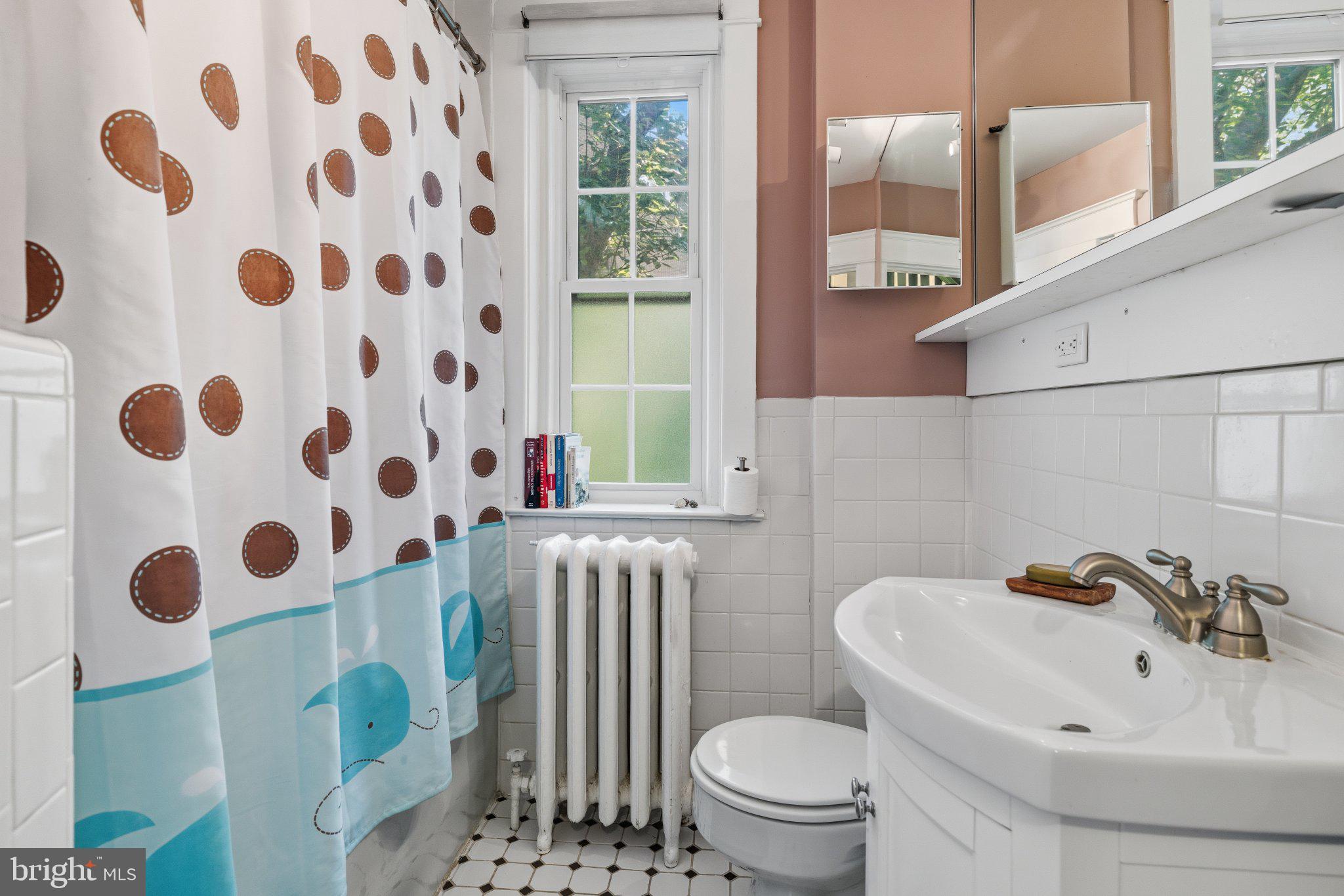 316 Wellesley Road Philadelphia, PA 19119 - Photo 19 of 29 2nd flr hall bath