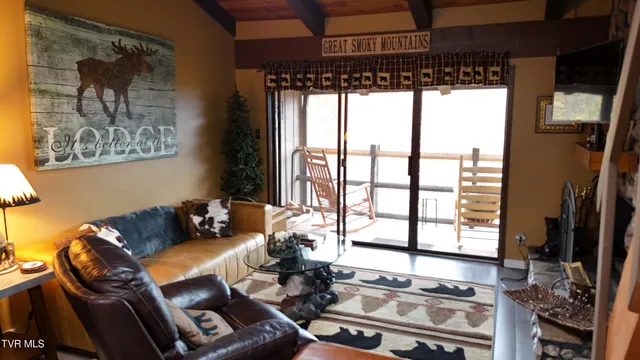 $179,900 | 1081 Cove Road, Unit 1033, Sevierville, TN 37876