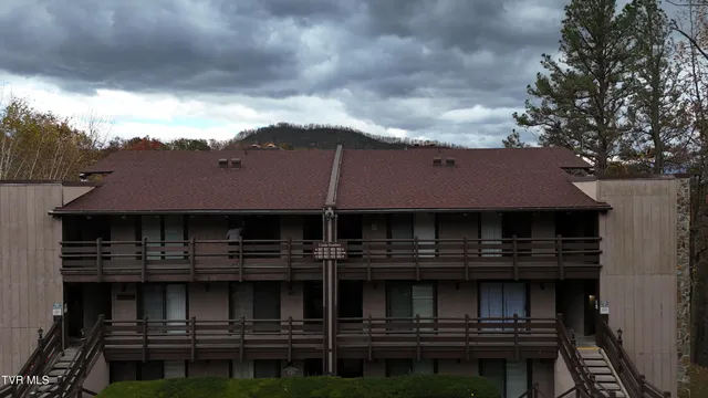 $179,900 | 1081 Cove Road, Unit 1033, Sevierville, TN 37876