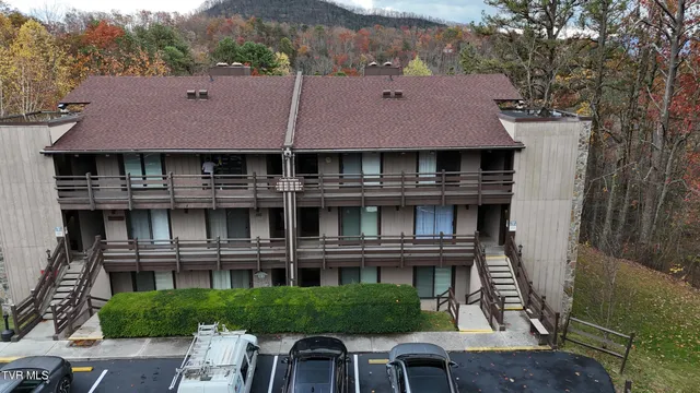 $179,900 | 1081 Cove Road, Unit 1033, Sevierville, TN 37876